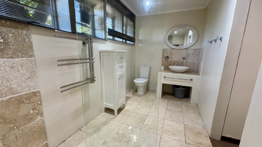 To Let 4 Bedroom Property for Rent in Bonza Bay Eastern Cape